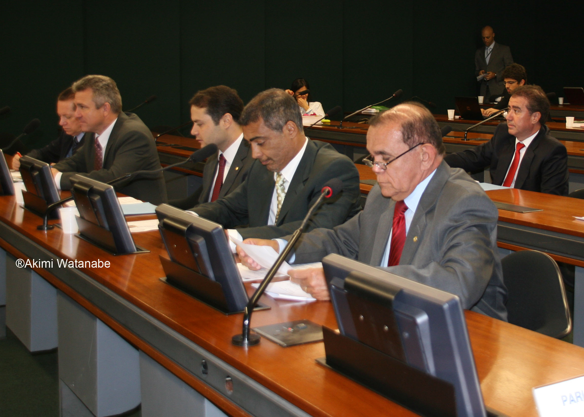 Deputado Romário que ouvir envolvidos no caso TAM e CBF