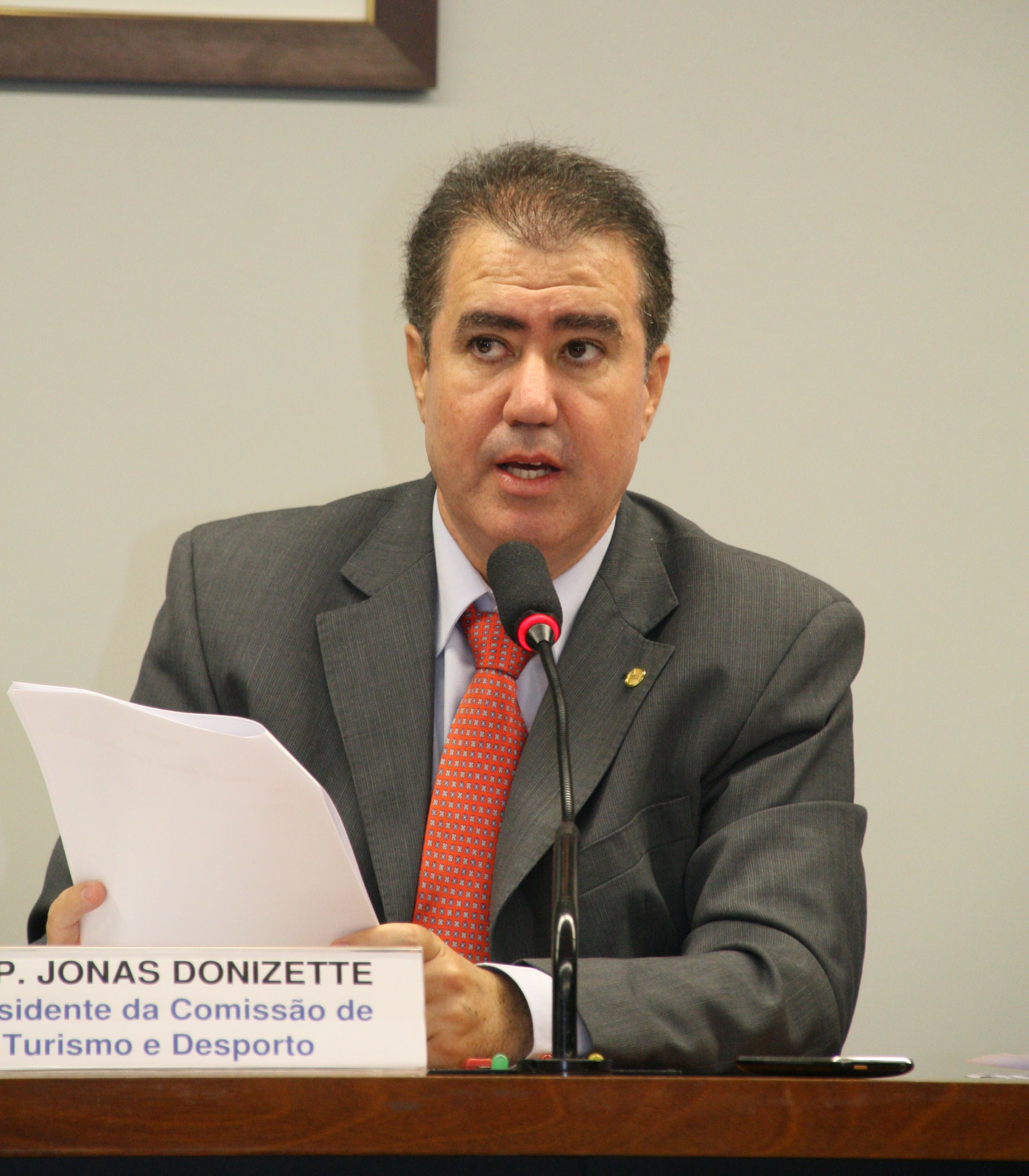 Lei Geral da Copa: Donizette é contra a venda de bebidas nos estádios