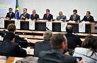 Ministro do Turismo garante que suspensão dos convênios para qualificar não prejudicará Copa 2014