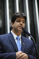 Ministro Patriota debate constrangimentos a turistas brasileiros na Espanha