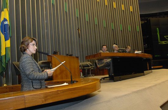Professora Raquel Teixeira cumpre promessa e apresenta projeto de lei para criar Dia Nacional do Agente de Viagem 