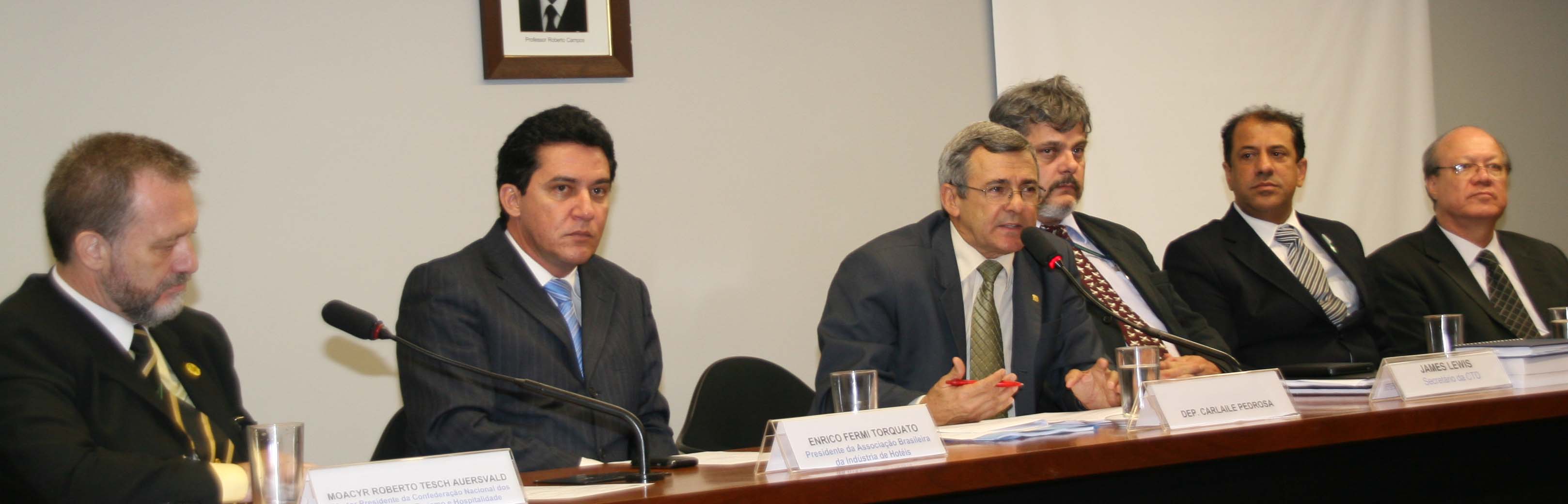 Qualificação profissional para a Copa 2014 preocupa trade turístico