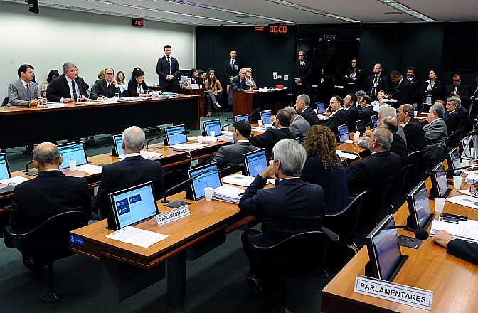 Comissão Especial concluiu nesta terça, 09/05, a votação do parecer do relator, Dep. Arthur Oliveira Maia.