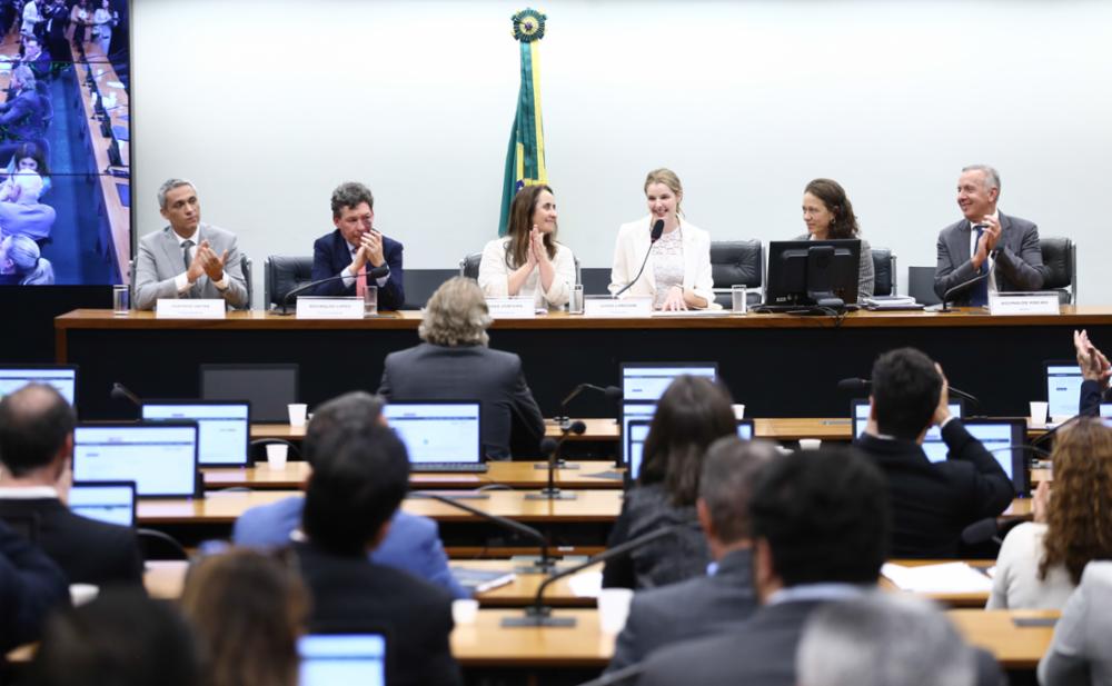 Comissão Especial de IA conclui primeira fase de atividades e avança para a etapa dos seminários regionais