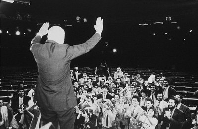 04/09/1988 - Ulysses saúda membros da Imprensa ao final dos trabalhos da ANC