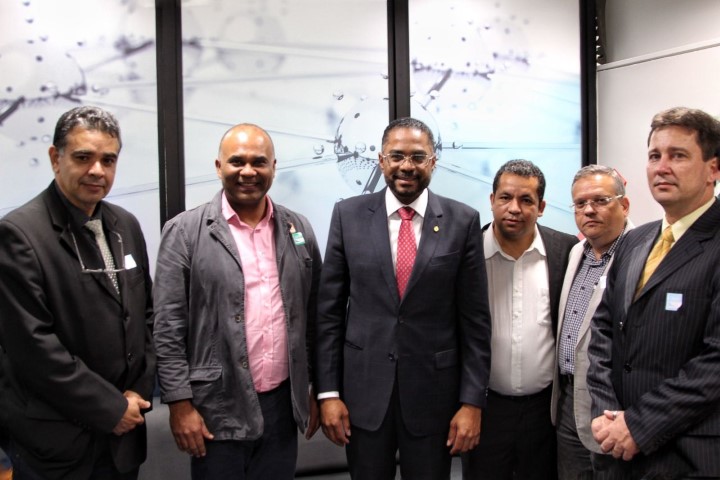 Rede Legislativa de Rádio discute grade de programação