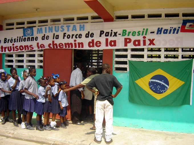 Força de Paz Haiti_escola