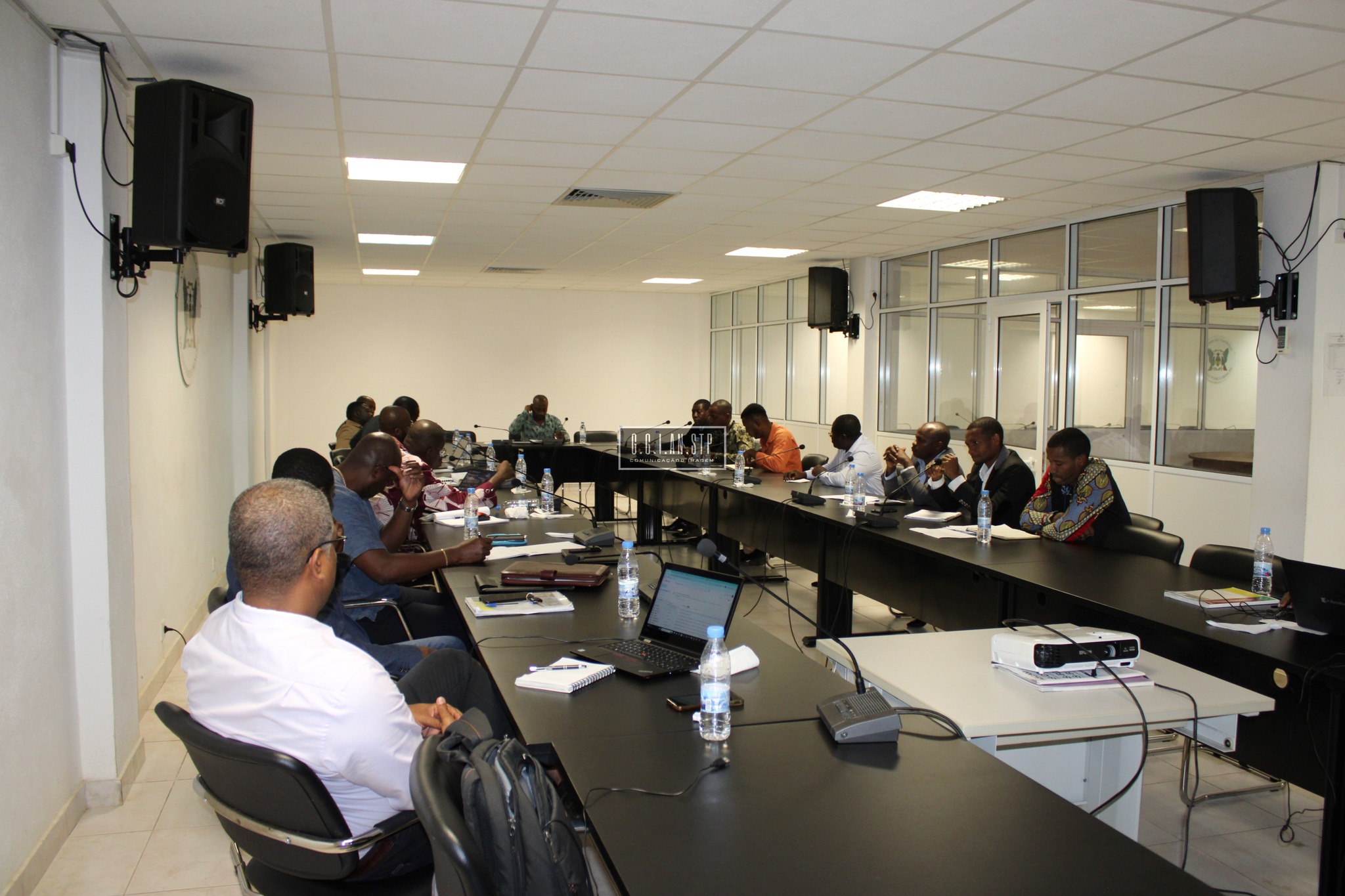 DEPUTADOS DA PRIMEIRA COMISSÃO AUSCULTAM O SINDICATO DA JUSTIÇA E O BASTONÁRIO DA ORDEM DOS ADVOGADOS.