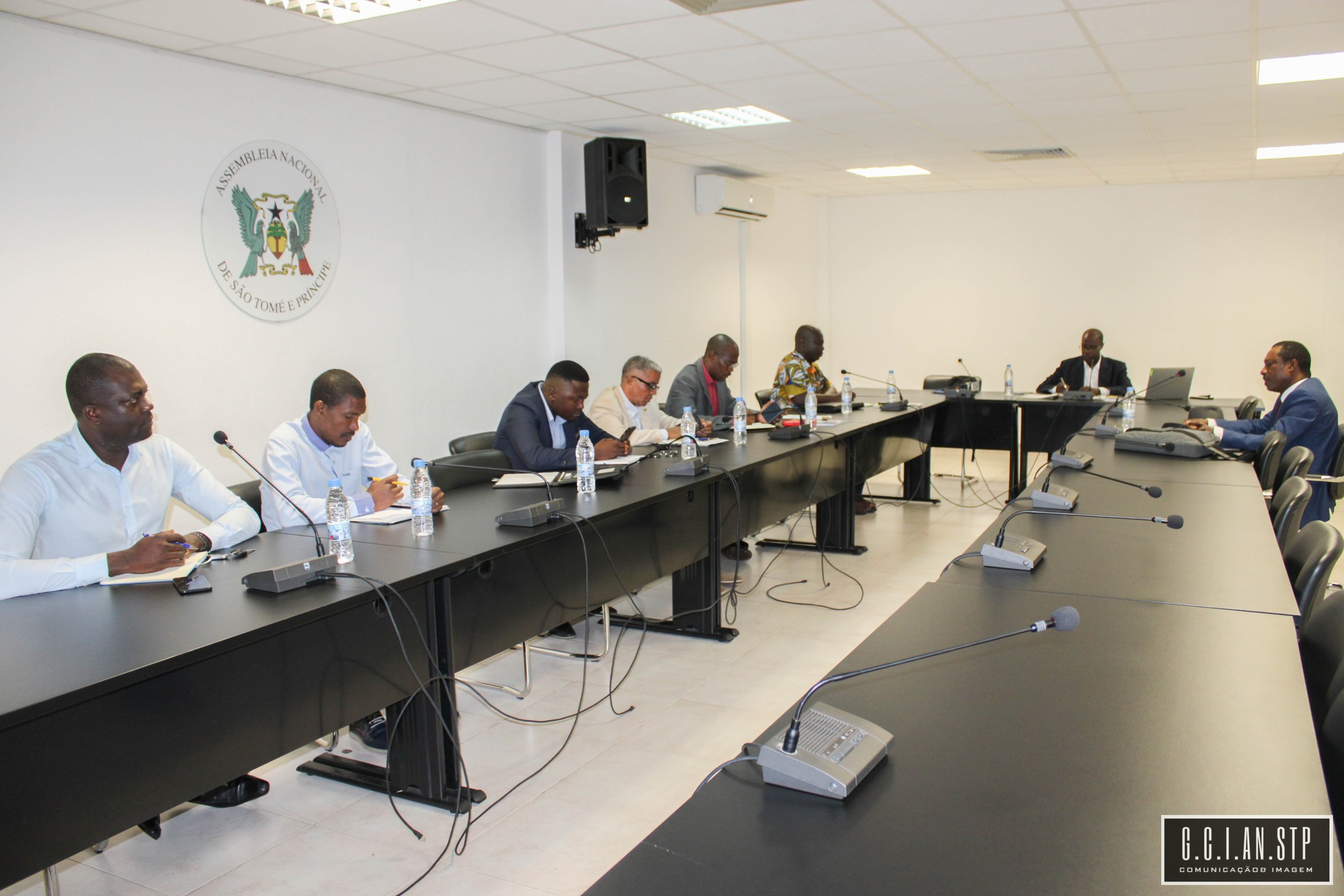 DEPUTADOS DA SEGUNDA COMISSÃO AUSCULTARAM EX-MINISTRO DA AGRICULTURA E ACTUAL DIRECTOR DAS PESCAS.