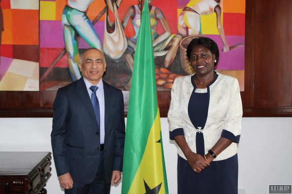 EMBAIXADOR DA ÍNDIA RECEBIDO EM AUDIÊNCIA PELA PRESIDENTE DA ASSEMBLEIA NACIONAL.