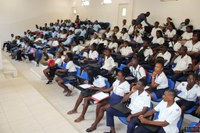 ESTUDANTES DO DISTRITO DE LOBATA PARTICIPAM NA PALESTRA DE SENSIBILIZAÇÃO DO PARLAMENTO INFANTO-JUVENIL.