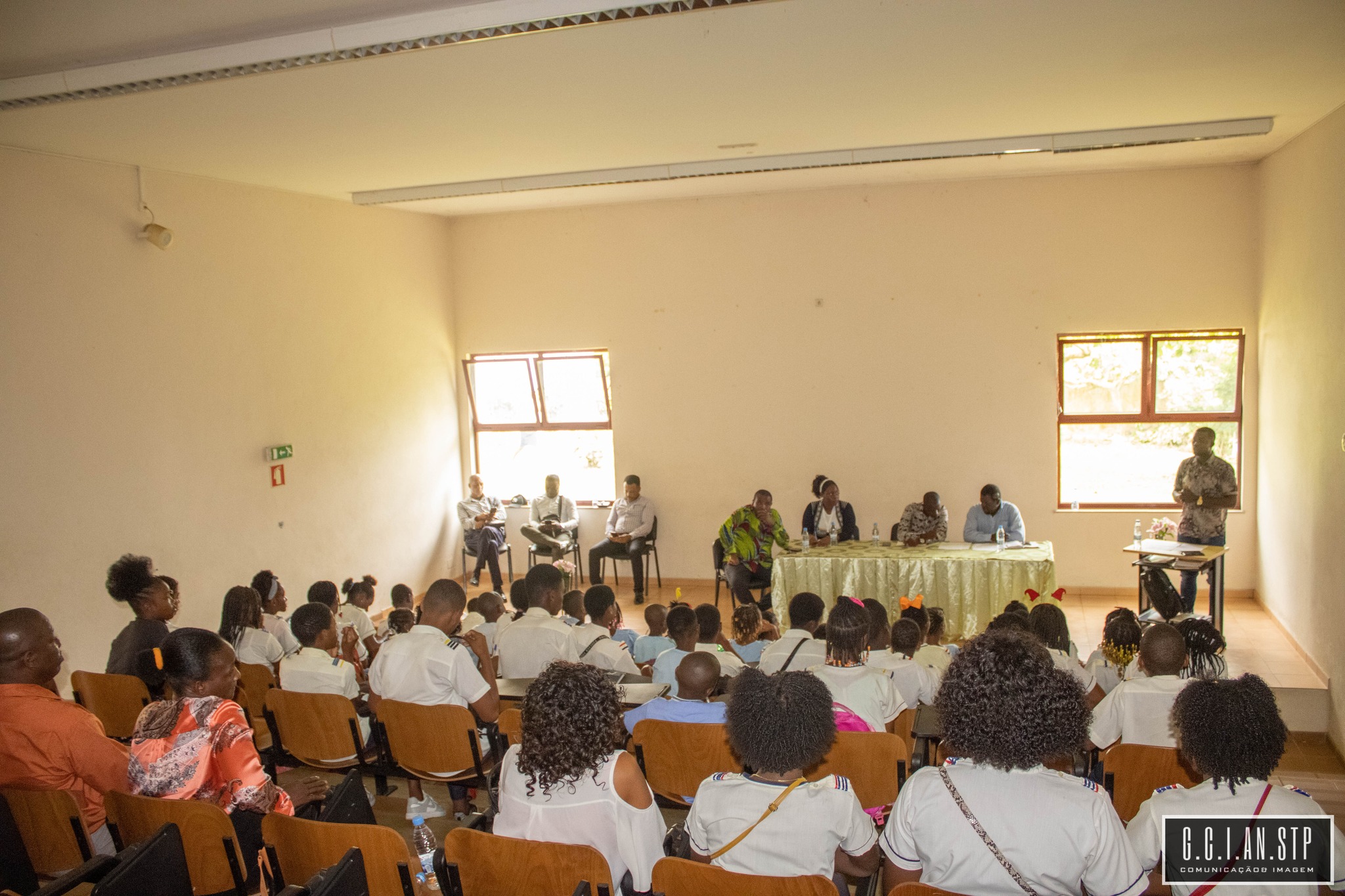 ESTUDANTES DO DISTRITO DE MÉ-ZÓCHI PARTICIPAM NA PALESTRA DE SENSIBILIZAÇÃO DO PARLAMENTO INFANTO-JUVENIL.