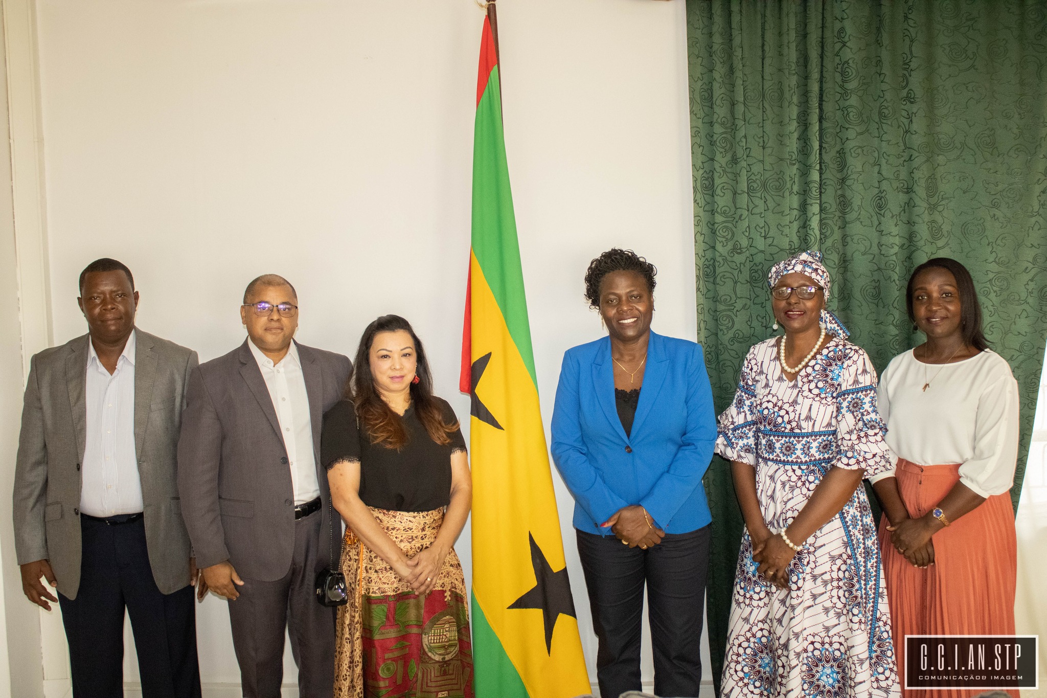 PAN EM ENCONTRO DE CORTESIA COM OS MEMBROS DA IGREJA UNIVERSAL.