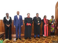 PRESIDENTE DA ASSEMBLEIA NACIONAL CELMIRA SACRAMENTO PRESENTE NO EMPOSSAMENTO DO NOVO PROCURADOR-GERAL DA REPÚBLICA.