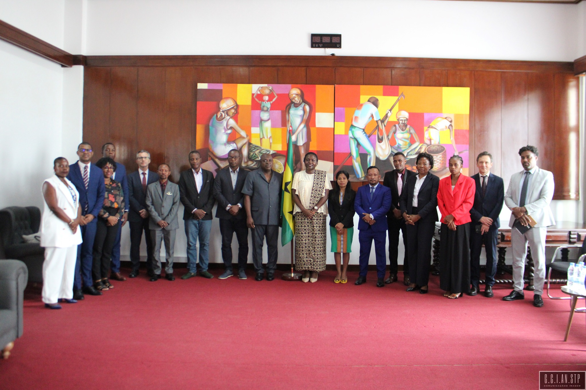 PRESIDENTE DA ASSEMBLEIA NACIONAL RECEBE OS PARTICIPANTES DO SEMINÁRIO SOBRE AS NOVAS TÉCNICAS DE TRANSCRIÇÃO NO ÂMBITO DA ASSOCIAÇÃO DOS SECRETÁRIOS-GERAIS DOS PARLAMENTOS DE LÍNGUA PORTUGUESA.