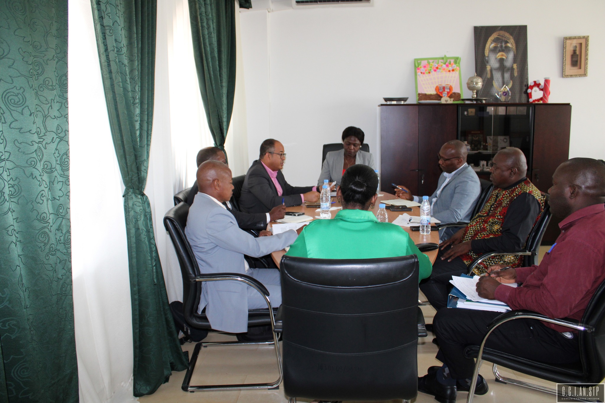 PRESIDENTE DO PARLAMENTO SANTOMENSE REUNIU-SE COM O CONSELHO DE ADMINISTRAÇÃO DA ASSEMBLEIA NACIONAL.