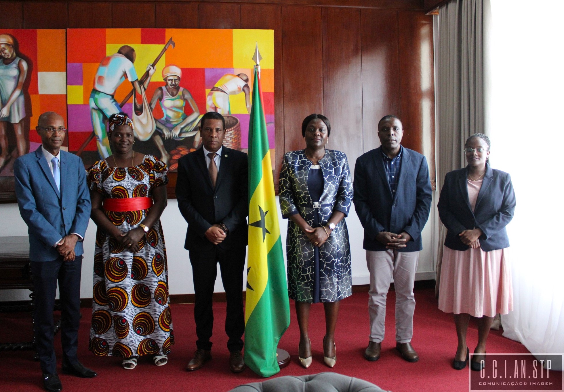 PRESIDENTE DO TRIBUNAL DE CONTAS RECEBIDO PELA PRESIDENTE DO PARLAMENTO SÃO-TOMENSE.