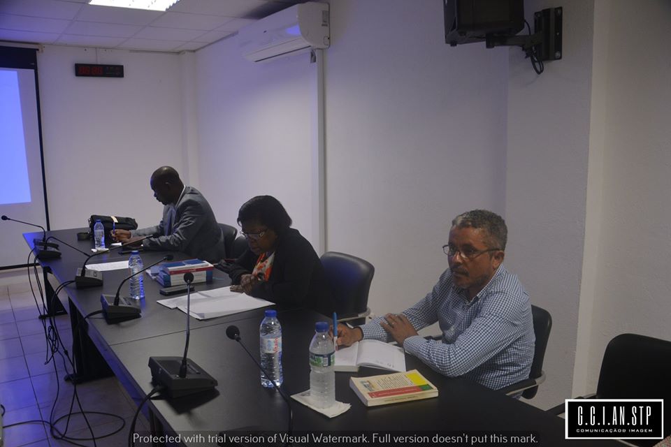 QUINTA COMISSÃO ESPECIALIZADA PERMANENTE DO PARLAMENTO SÃO-TOMENSE REÚNE-SE EM SESSÃO DE TRABALHO.