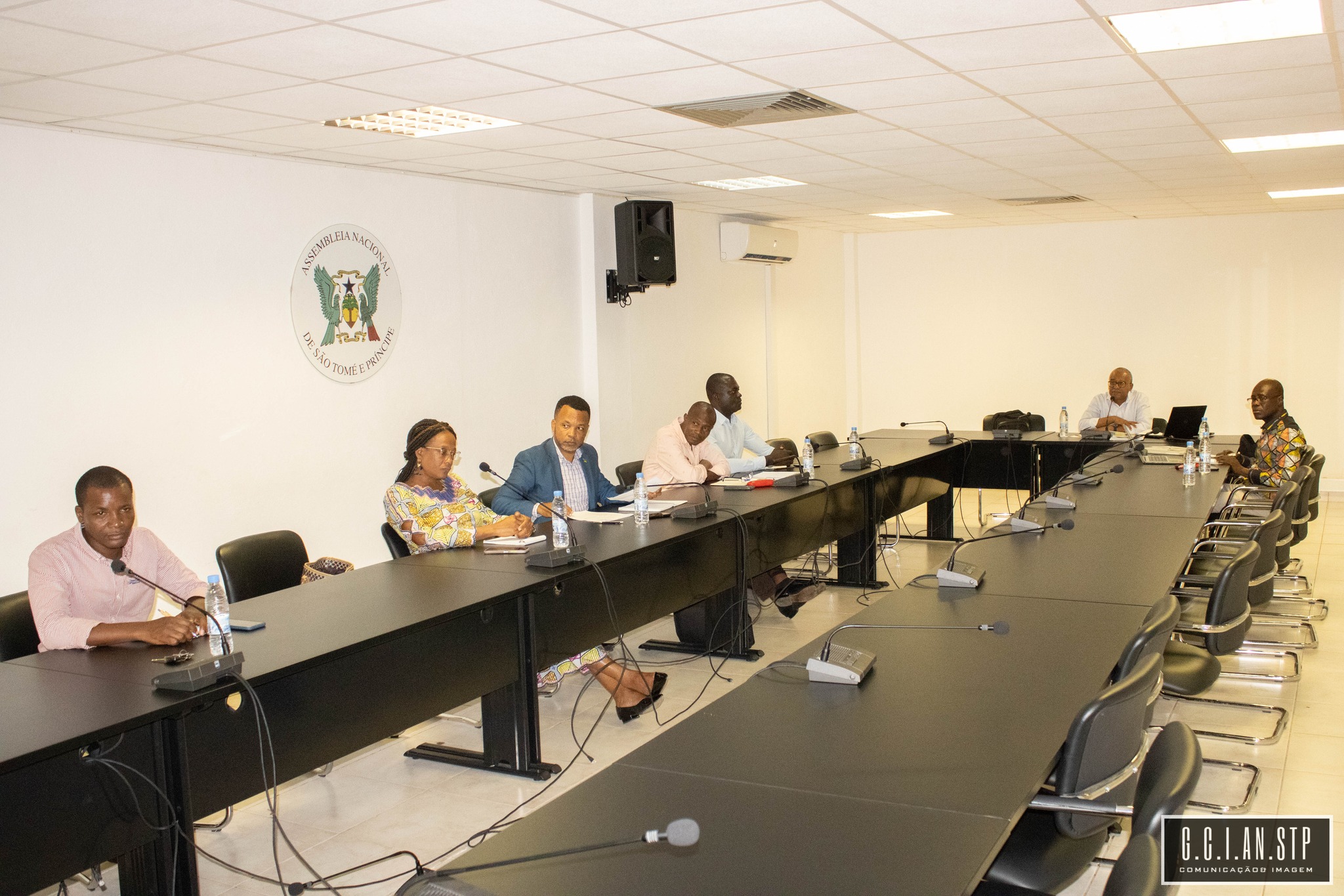 SEGUNDA COMISSÃO ESPECIALIZADA PERMANENTE APROVA O PLANO DE ACTIVIDADES PARA A TERCEIRA SESSÃO LEGISLATIVA .