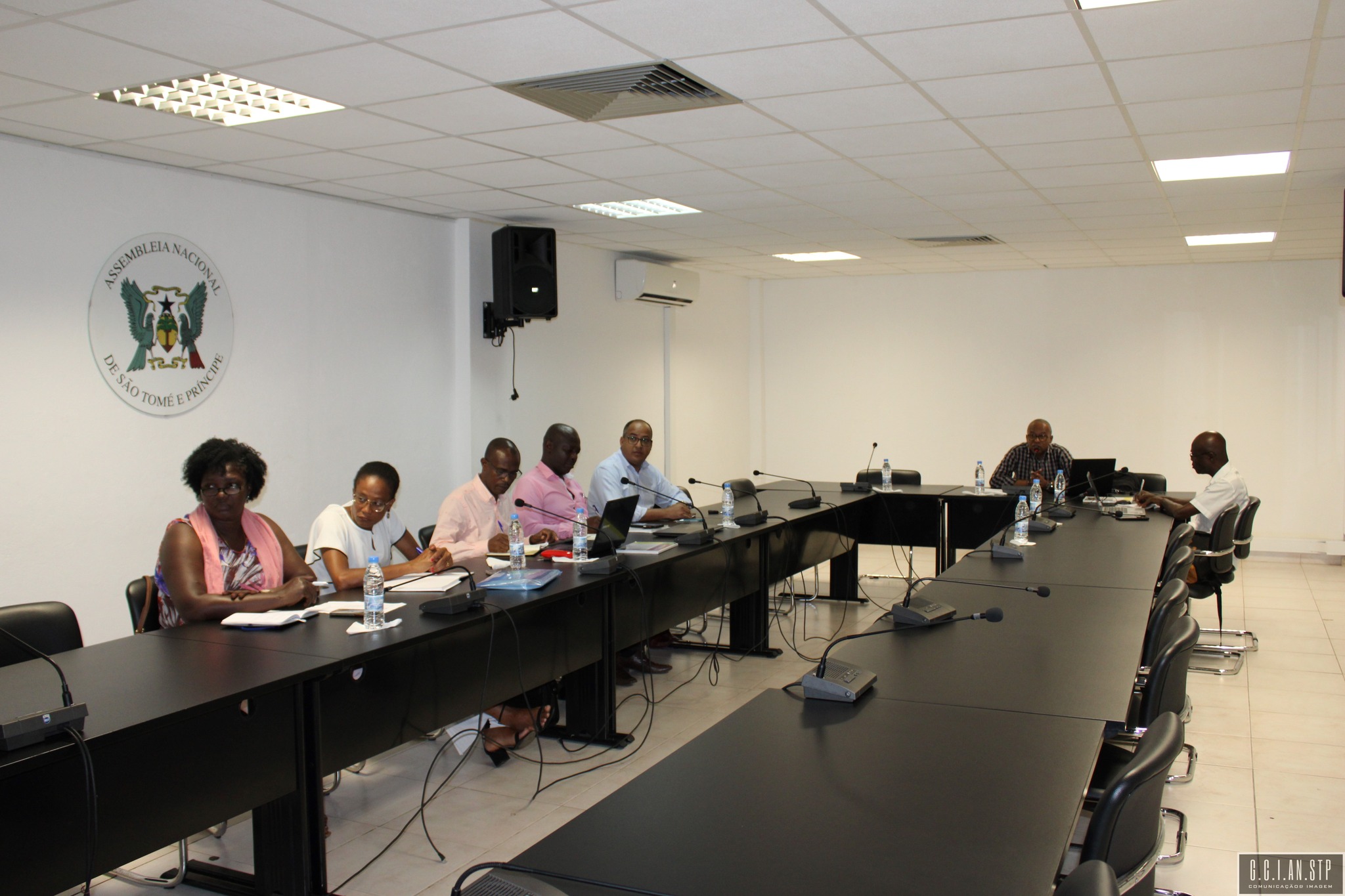 SEGUNDA COMISSÃO REUNIU-SE PARA UMA SESSÃO DE TRABALHO.