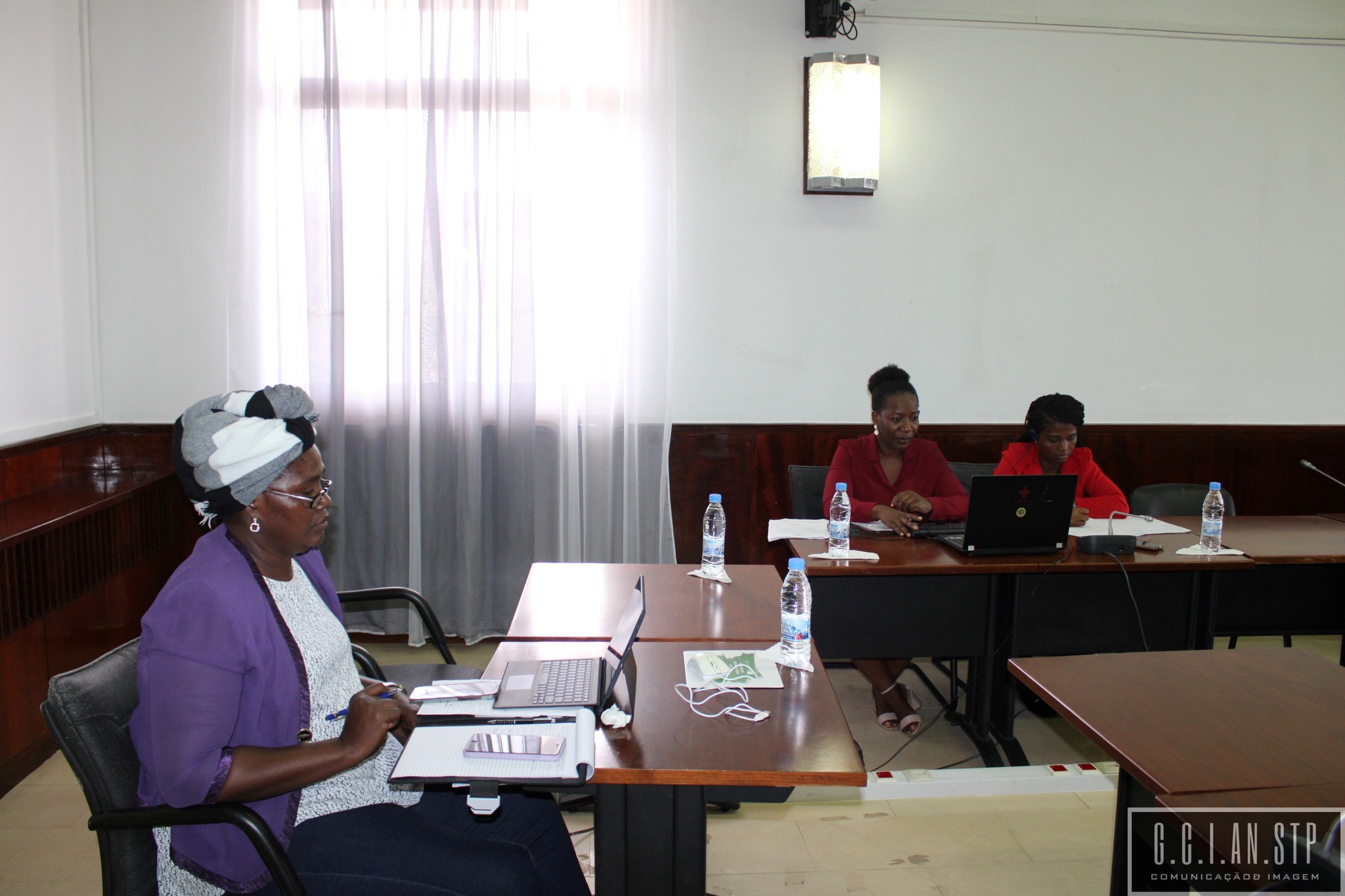 TERCEIRA COMISSÃO DA APCPLP EM SESSÃO DE TRABALHOS.