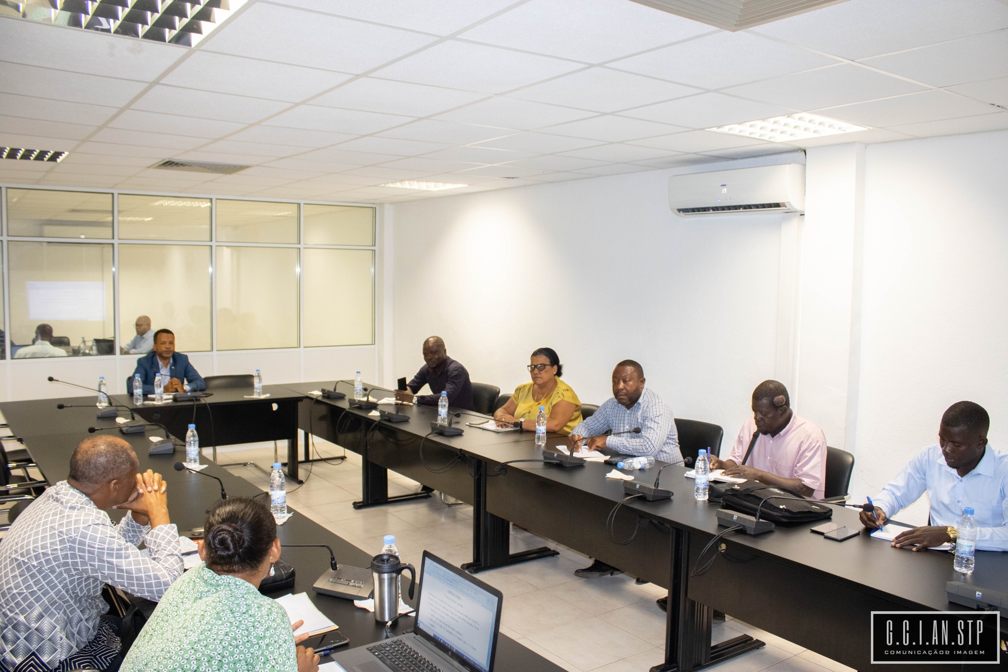 TERCEIRA COMISSÃO ESPECIALIZADA PERMANENTE TRABALHA EM PLANO DE ACTIVIDADES DO PARLAMENTO INFANTO-JUVENIL.