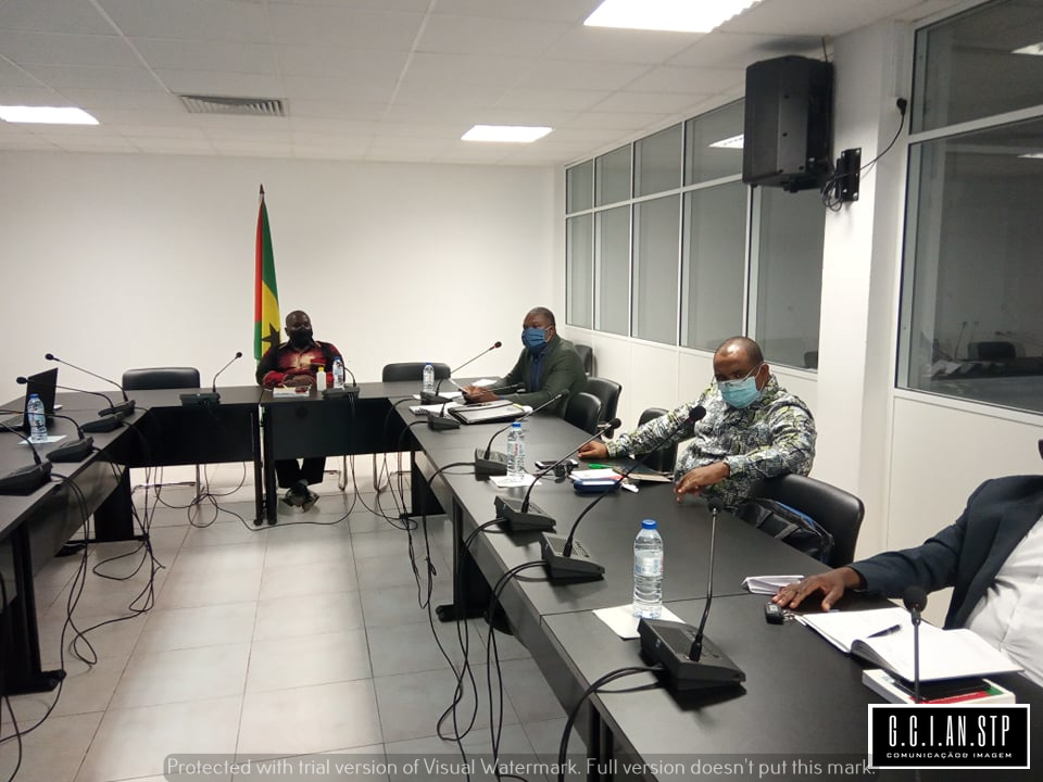 A PRIMEIRA COMISSÃO DO PARLAMENTO REÚNE-SE EM SESSÃO DE TRABALHOS