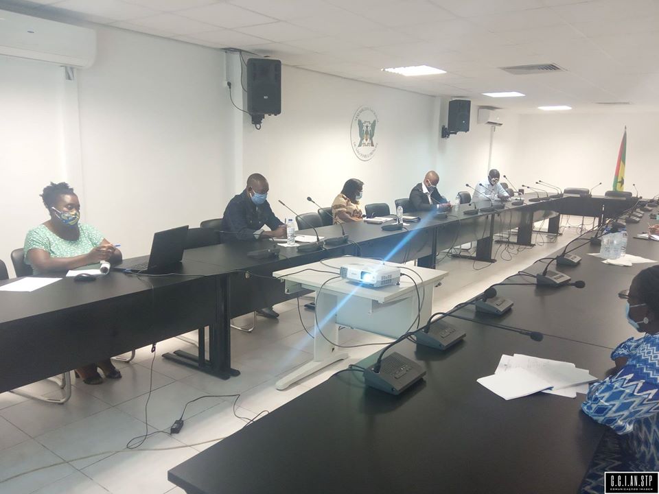 A QUINTA COMISSÃO DO PARLAMENTO REÚNE-SE EM SESSÃO DE TRABALHOS