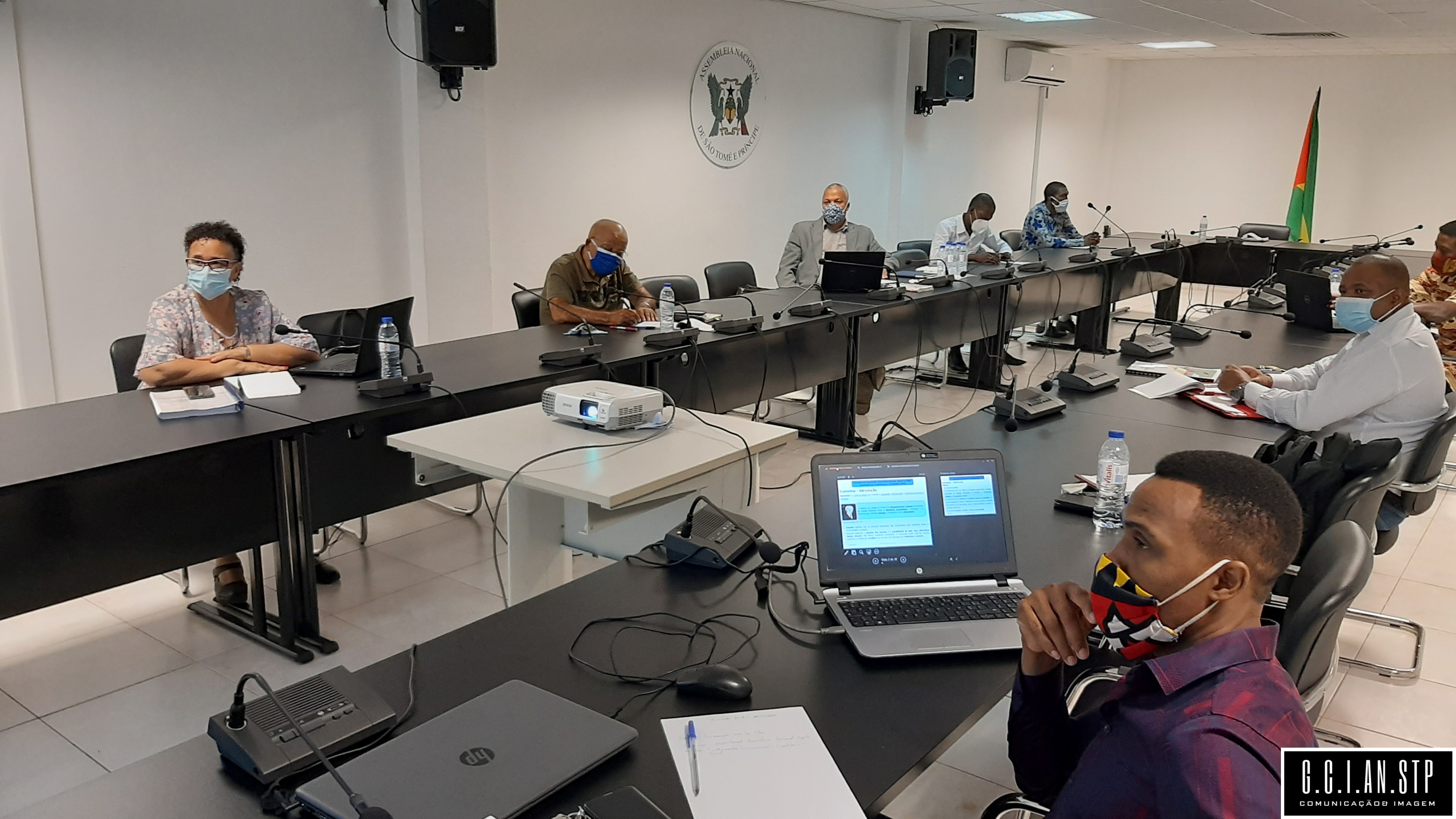 DEPUTADOS DA SEGUNDA COMISSÃO BENEFICIAM DE FORMAÇÃO SOBRE FUNDAMENTOS ECONÓMICOS E EQULIBRIO GERAL