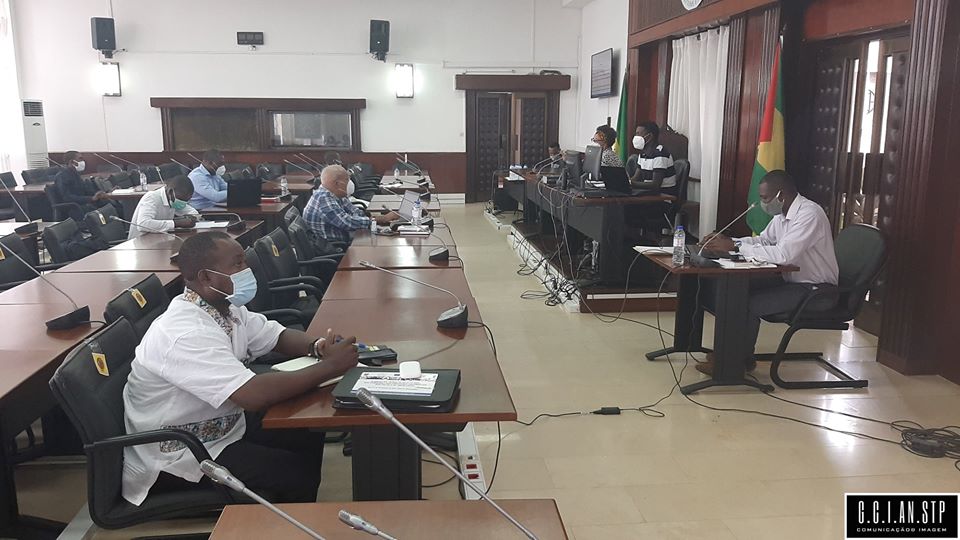 Em Sede de Especialidade APROVADO PROJETO DE LEI PARA REDUÇÃO DE USO DE SACOS DE PLÁSTICO