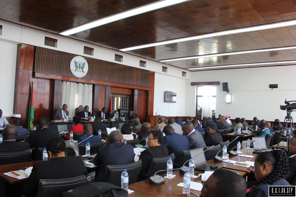 Os deputados aprovaram o voto de pesar e de solidariedade para com as vítimas do naufrágio do navio Anfrititi