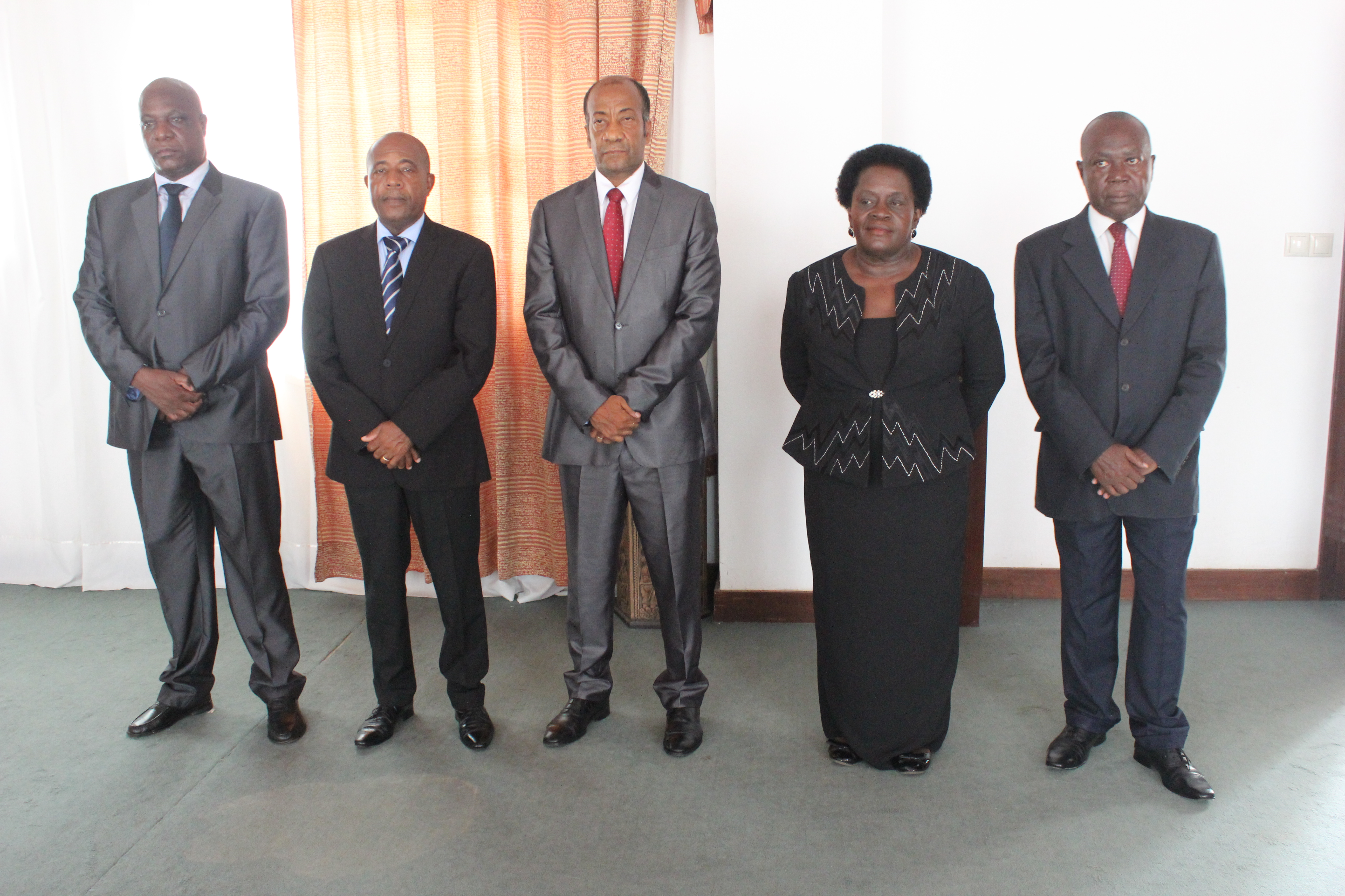 Os Juízes do Tribunal Constitucional Empossados Pelo Presidente da Assembleia