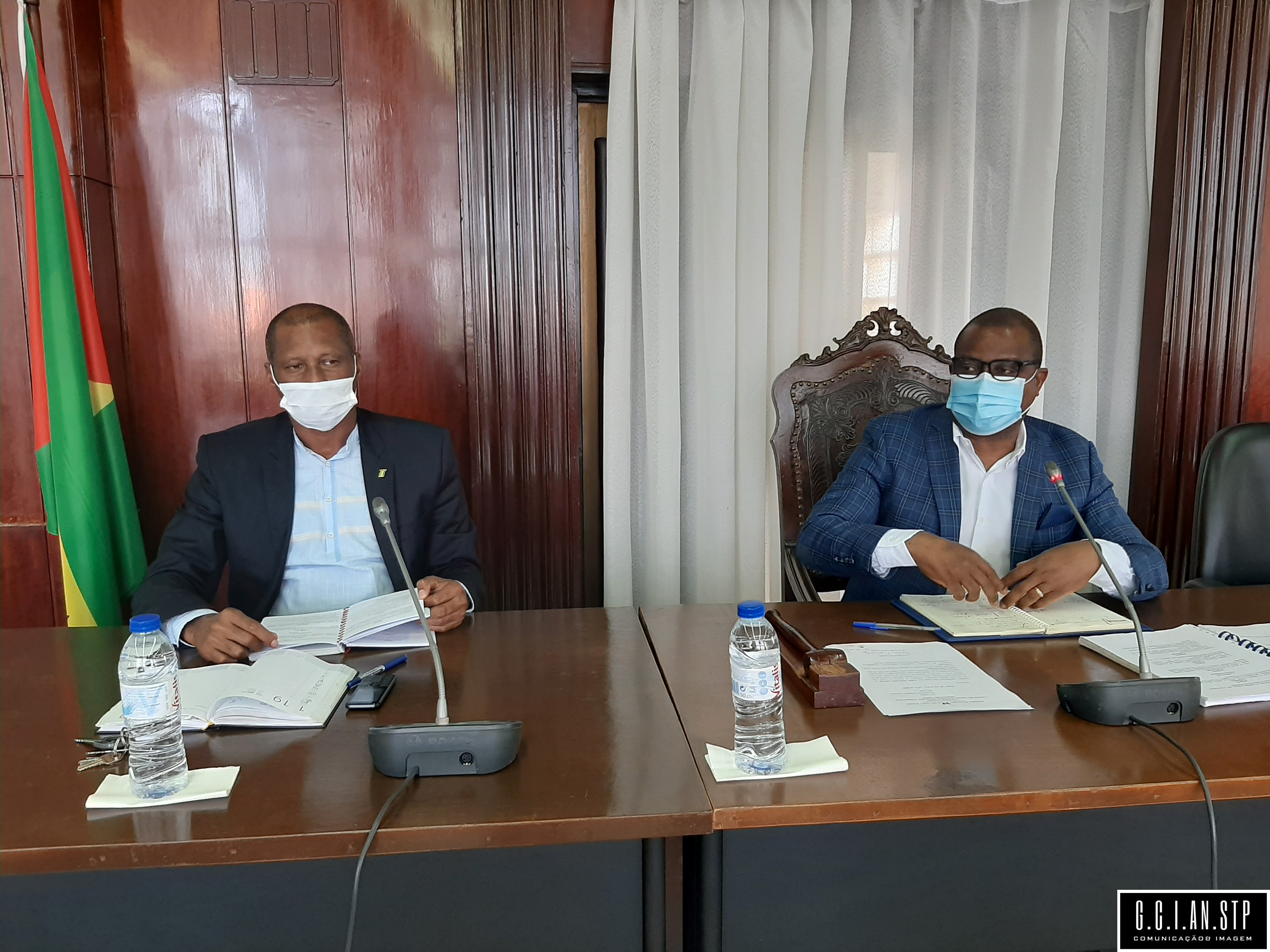 PRESIDENTE DA ASSEMBLEIA NACIONAL REÚNE-SE EM SESSÃO DE ESCLARECIMENTO COM PRESIDENTES DAS COMISSÕES 