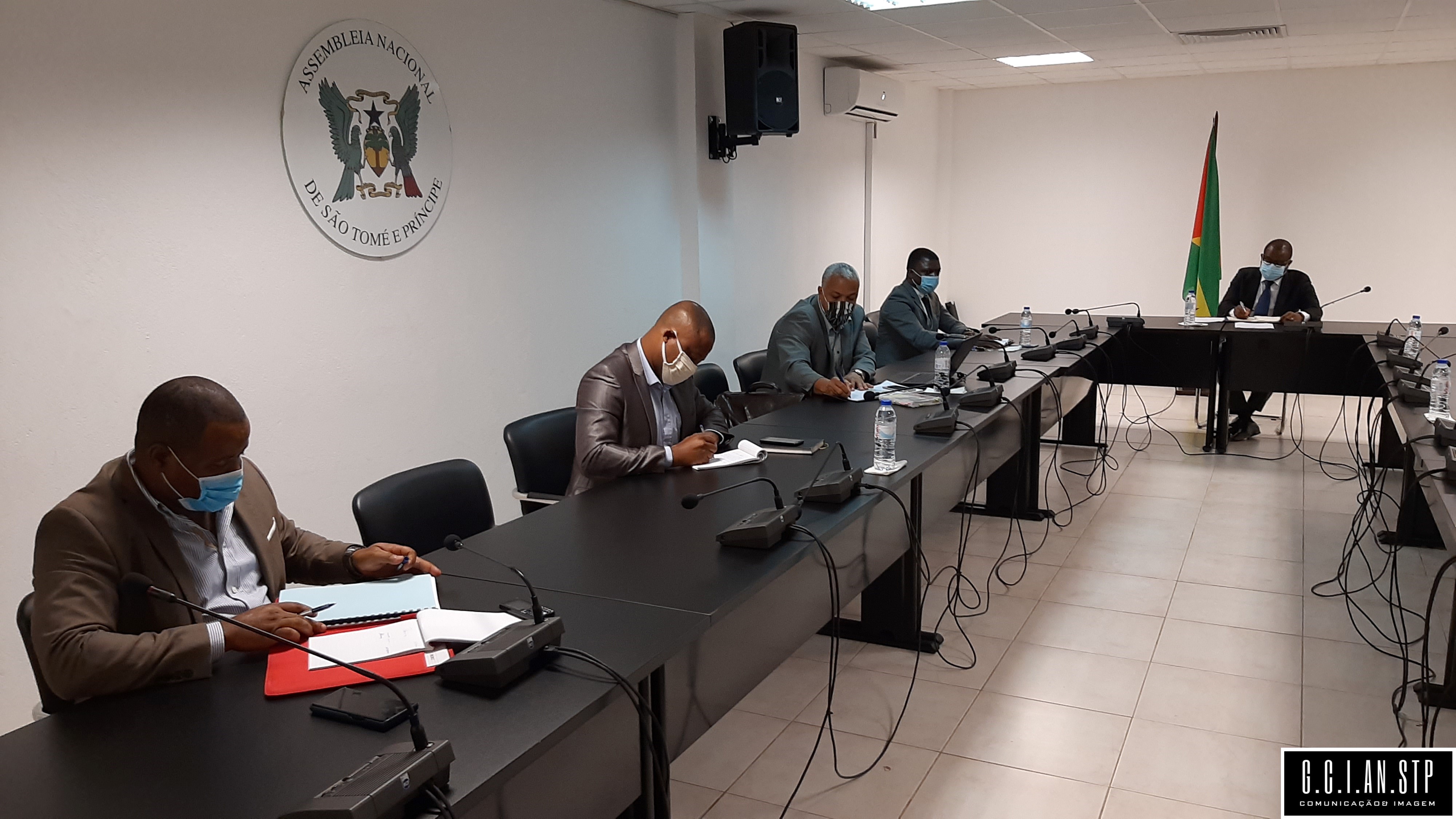 PRESIDENTE DA ASSEMBLEIA NACIONAL REUNIU-SE COM ALIANÇA PARLAMENTAR