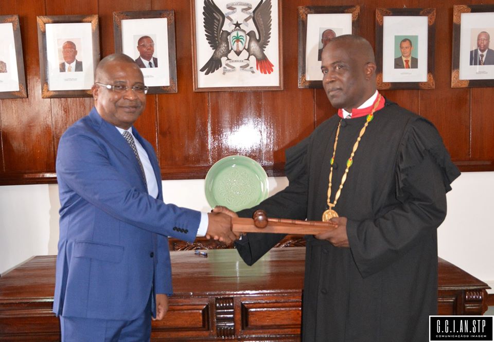 PRESIDENTE DELFIM NEVES DÁ POSSE AO NOVO PRESIDENTE DO TRIBUNAL DE CONTAS