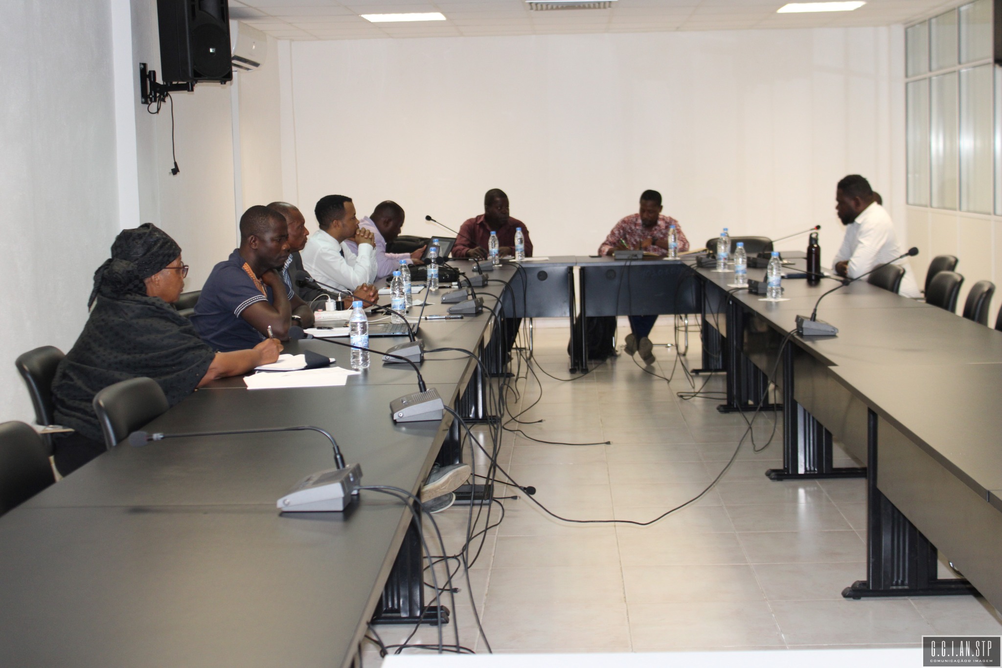 TERCEIRA COMISSÃO REÚNE-SE PARA ANALISAR PETIÇÃO BAIXADA À COMISSÃO