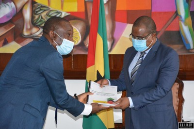 O Presidente da Assembleia Nacional, Delfin Neves, recebe Ministro de Plano e Finanças, Osvaldo Vaz