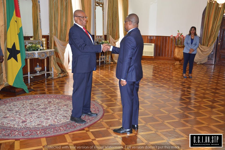 PRESIDENTE DA ASSEMBLEIA NACIONAL APRESENTA CUMPRIMENTOS DE ANO NOVO AO PRESIDENTE EVARISTO CARVALHO