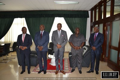 PRESIDENTE DELFIM NEVES ENTREGA MEDALHA E DIPLOMA DE MÉRITOS ATRIBUIDOS AO DR. GUADALUPE DE CEITA