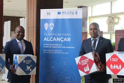 Presidente da Assembleia Nacional,visita Exposição sobre o Tema " EVOLUÇÃO DO PARLAMENTO SÃO-TOMENSE