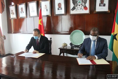 CHINA OFERECE UM LOTE DE MATERAL INFORMATICO A ASSEMBLEIA NACIONAL São Tomé