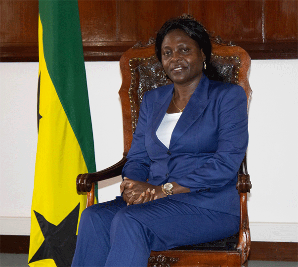 Foto da Presidente da Assembleia Nacional